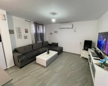 ז'בוטינסקי 13 לוד דירת קרקע עם חצר משופצת מהיסוד