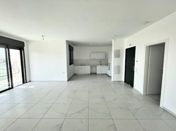 יעקב אבינו 8 לוד דירת 5 חדרים בפרויקט אאורה אחיסמך עם חניה צמודה ומרפסת שמש/סוכה
