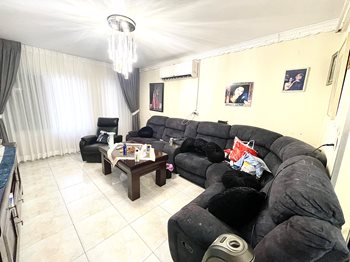 סן מרטין 7 לוד דירת 4 חדרים קומה שניה